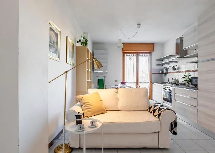 Cozy Apartment Near The Hospital With 2 Balconies! Pisa